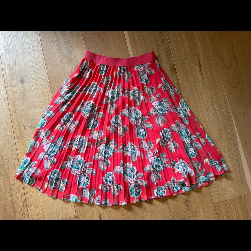 Soprano Magenta Floral Pleated Midi Skirt